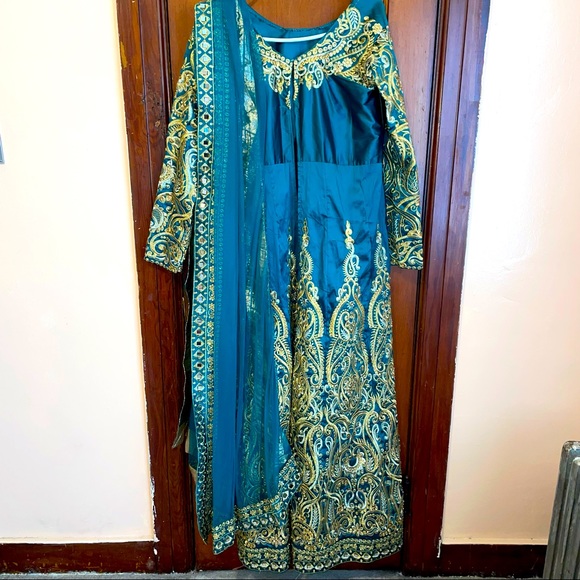 Teal with golds embroidered Indian/Pakistani style dress - Picture 1 of 4